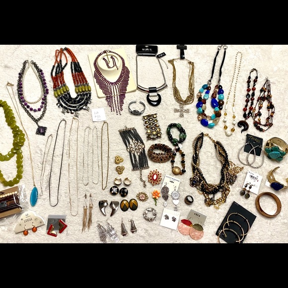 Lot of 50pcs Vintage to Now Jewelry - Picture 3 of 8